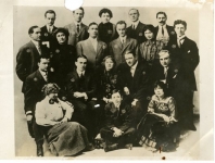 Mary Pickford, Charlotte Pickford, Lottie Pickford, Jack Pickford, Owen Moore and others, IMP company portrait - 1911