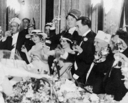 Mary Pickford, Carl Laemmle and others at Universal Studios inaugural banquet, Alexandria Hotel - 1915 