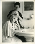 Mary Pickford and her hairdresser - 1919