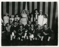 Mary Pickford with Navy visitors - 1918