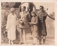 rb585 - A couple with Mary & Doug Fairbanks, Sparrows 1926