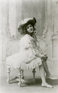 Mary onstage, 1905