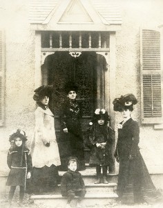 The Pickford family in Toronto, 1899